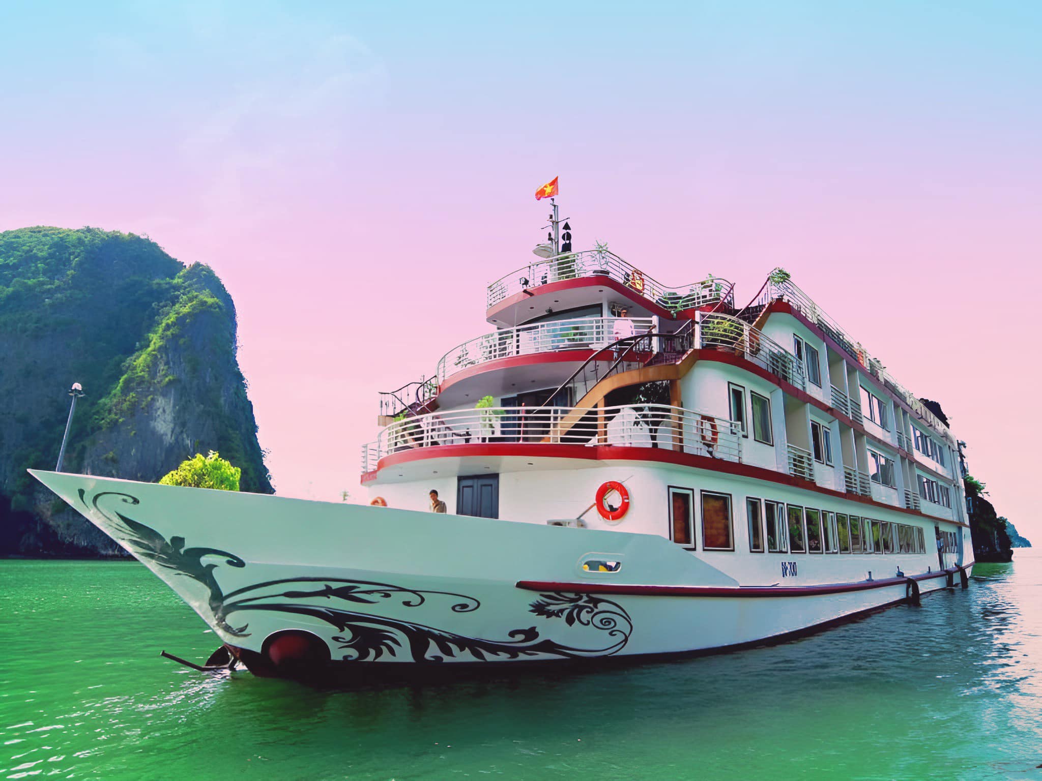 The Crown Legend Cruises – The Finest Luxury Experience In Halong Bay